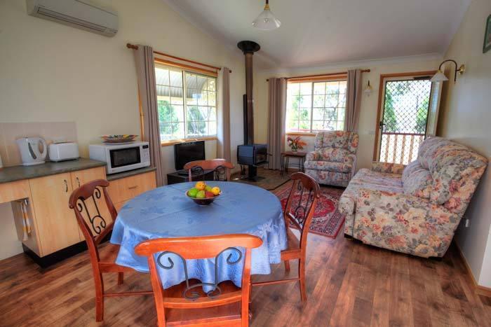 Accommodation Creek Cottages & Sundown View Suites Ballandean Kamer foto